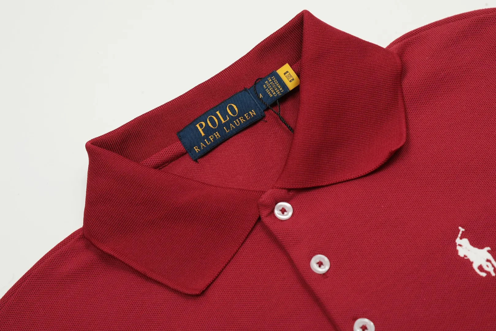 🅿️152 "Top quality" Style number: DS004# (not off the shelves all year round) [Ralph Lauren classic pony embroidered lapels women's slim fit POLO short sleeves] ✅Ralph Lauren Ralph Lauren classic basic women's all-match slim fit POLO short sleeves ✅Main supplier platform live broadcast Wholesale entities Replenish when out of stock Not off the shelves ✅ZP quality 1:1 pattern making Scan the code to enter the GF website Z cabinet quality ✅Details and quality are the only one in Guangzhou. Imported pique fabrics focus on high-end and cost-effective. Needless to say good quality. ✅The version is restored to the original order. The maximum size can be worn up to 130 pounds. Loose, comfortable and stress-free.